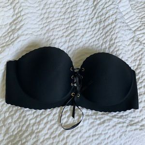 Scalloped Lace-up Strapless Bra
